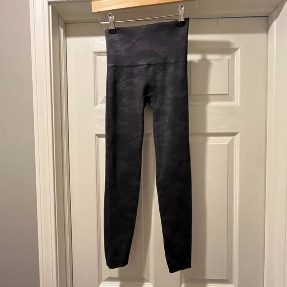 Spanx Leggings Size XS T Faux Leather Shaping Slimming - Picture 8 of 10